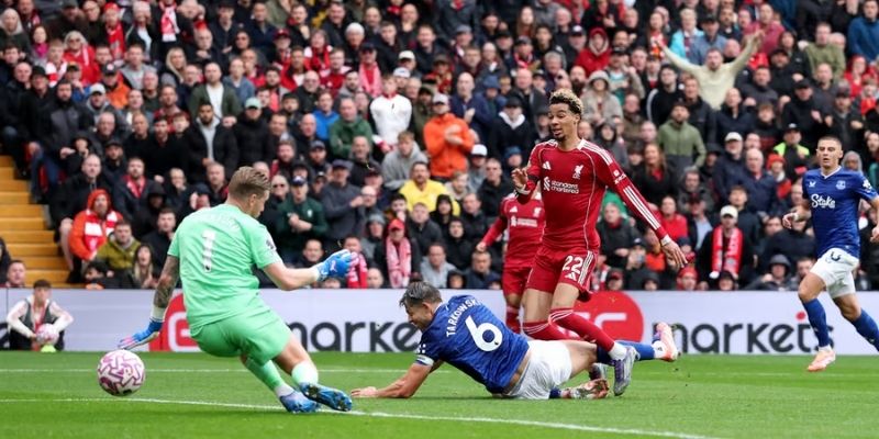 Chủ nhà Liverpool tỏa sáng khi áp đảo các chỉ số