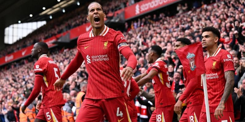 Nhóm đầu bảng Liverpool bỏ xa đối thủ với 15 điểm
