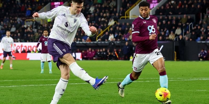 Chia sẻ diễn biến trận trong phân tích Burnley vs Man Utd