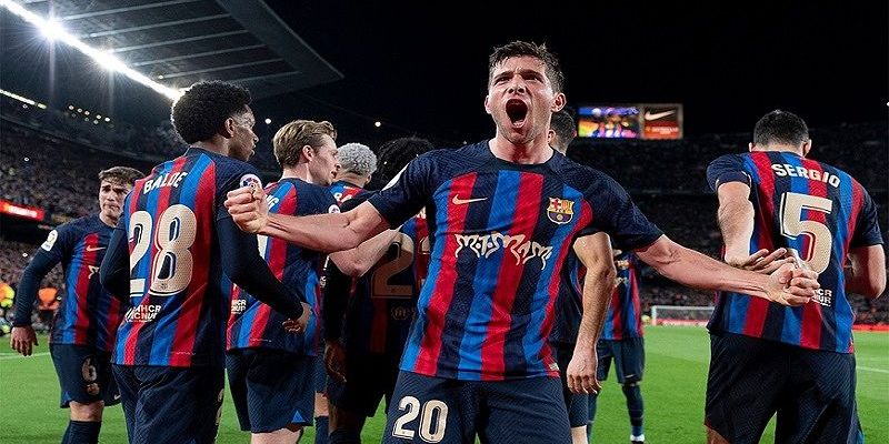 Chiến thuật ép biên hiệu quả của Barça