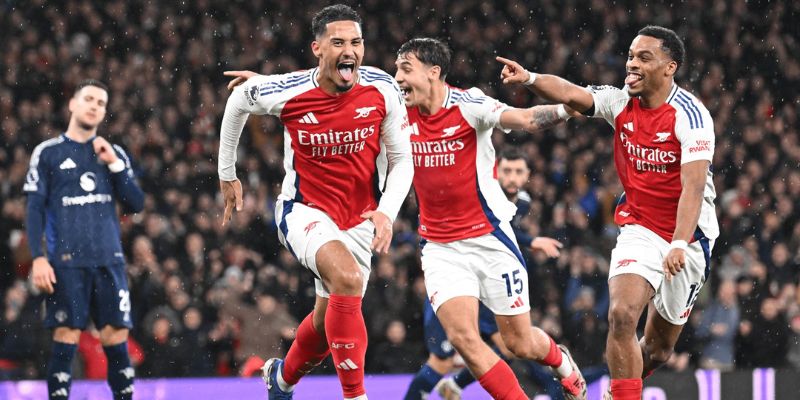 Cặp đấu kỳ phùng địch thủ Arsenal vs MU