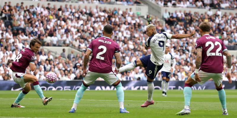 Phân tích Burnley vs Tottenham về diễn biến trận bóng