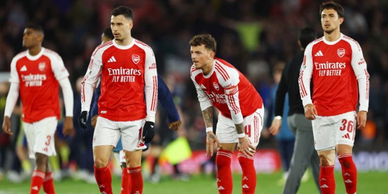 Arsenal rơi vào giai đoạn bất ổn ở quốc nội lẫn quốc ngoại